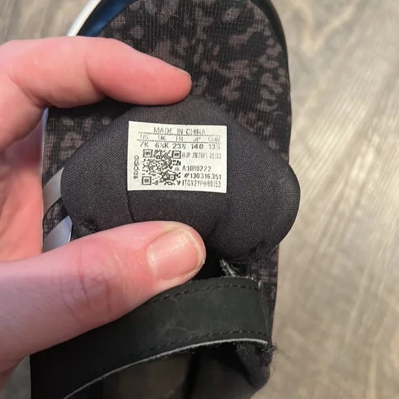 Adidas little girl T-shoes - Picture 3 of 3